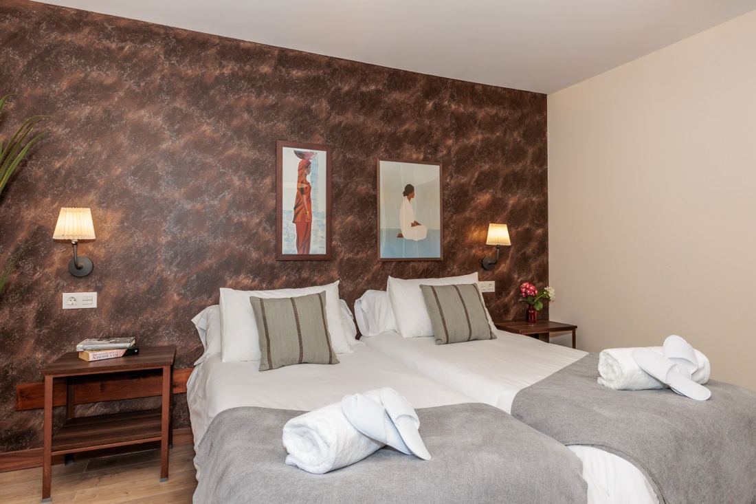 Habitación con tres camas